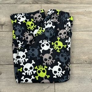 Skulls and cross bones pajama pants. Size 6/7 small